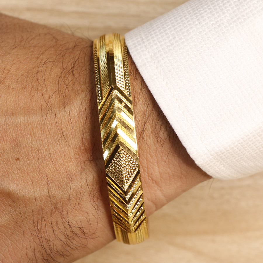 Gold Color Chevron Pattern Kada