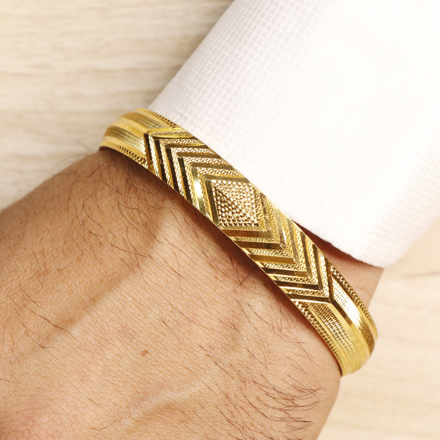 Gold Color Chevron Pattern Kada