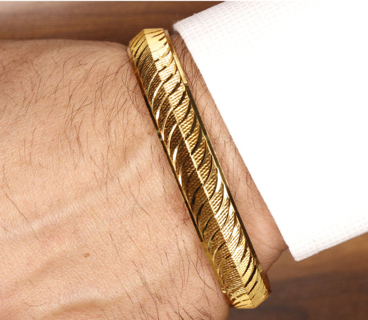 Gold Color Wave Pattern Kada