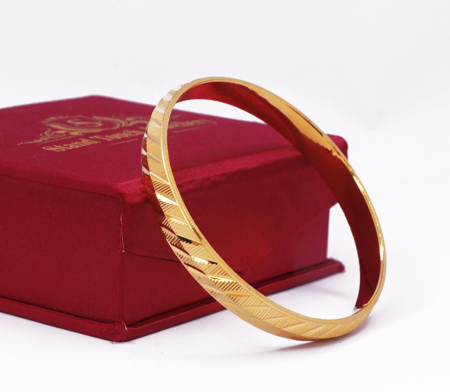 Gold Color Parallel Lines Pattern Kada